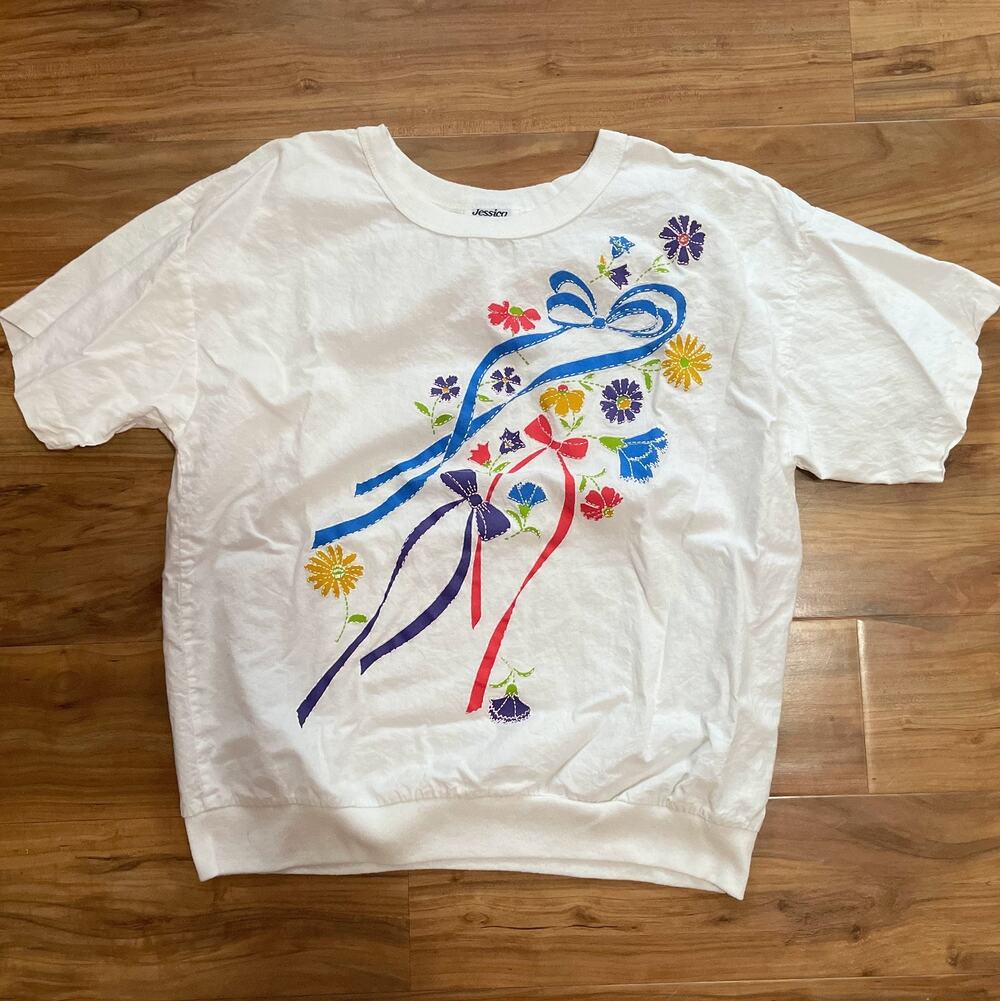 VTG Jessica Jones Women's Top White Crewneck Short Sleeve Cottagecore, 80s Sz L